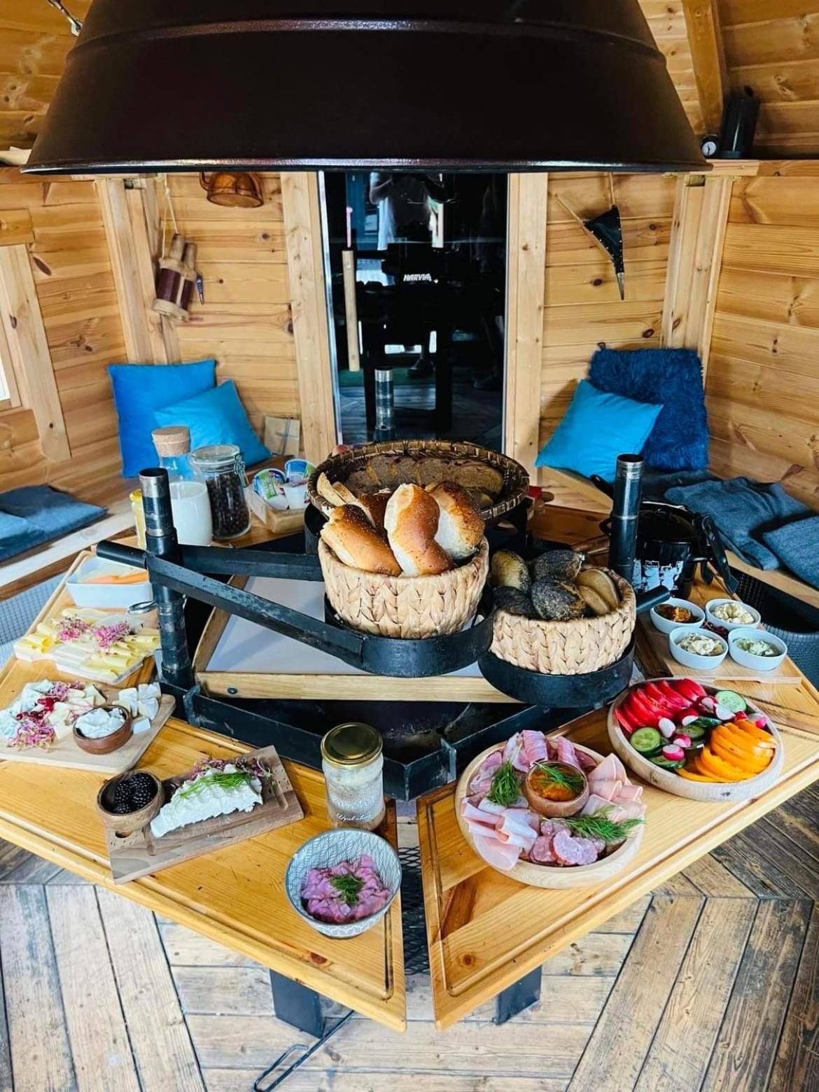Hotel Finska Wioska Kalevala à Borowice Extérieur photo